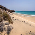 Descubra la magnífica playa salvaje de Tierra Dorada, en Mal Nombre, al sur de Fuerteventura.