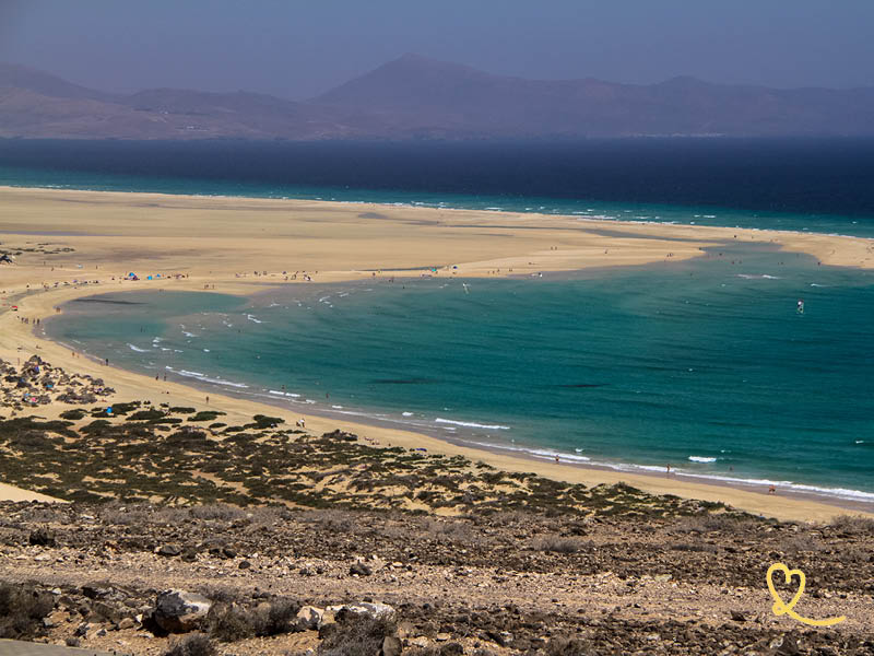 Lea nuestro artículo sobre la playa de Sotavento en Jandía, ¡la playa más conocida de Fuerteventura!