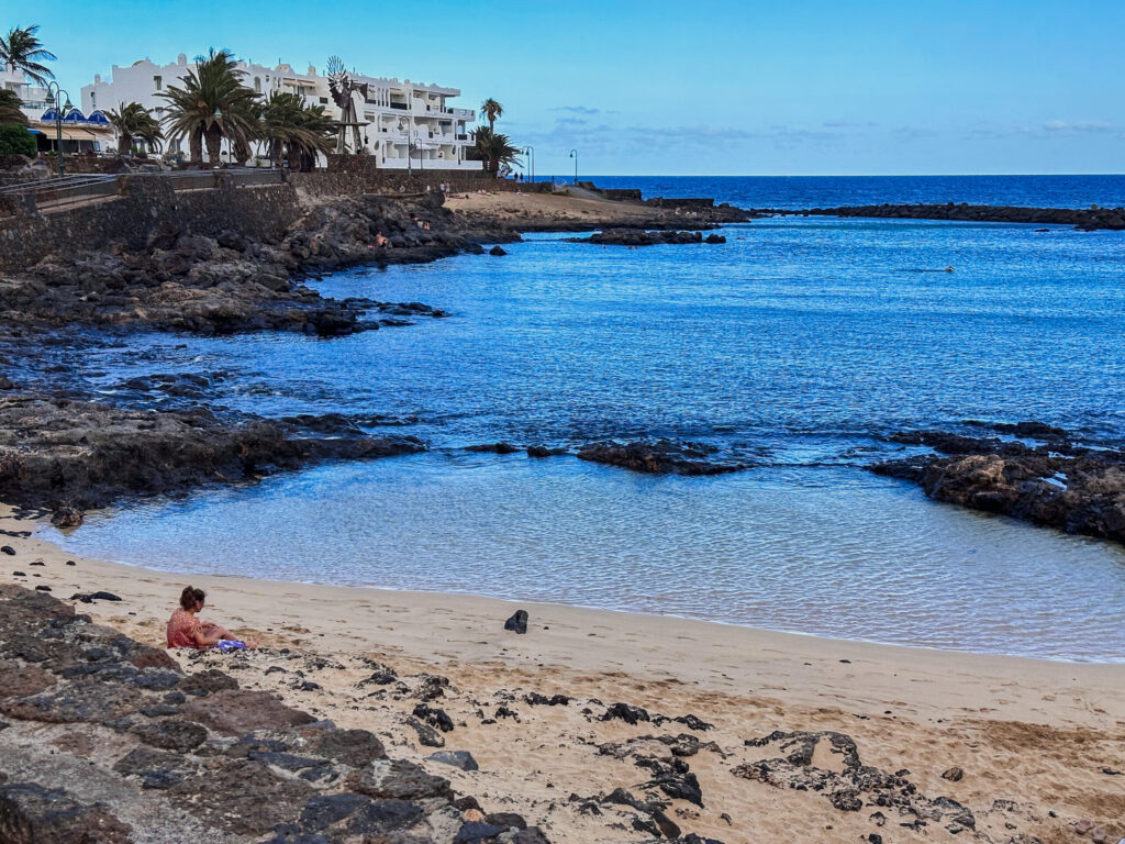 Oplev Playa del Jablillo i Costa Teguise, Lanzarote!